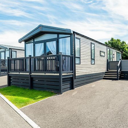 Green Meadows Country Park Hotel Harker Buitenkant foto