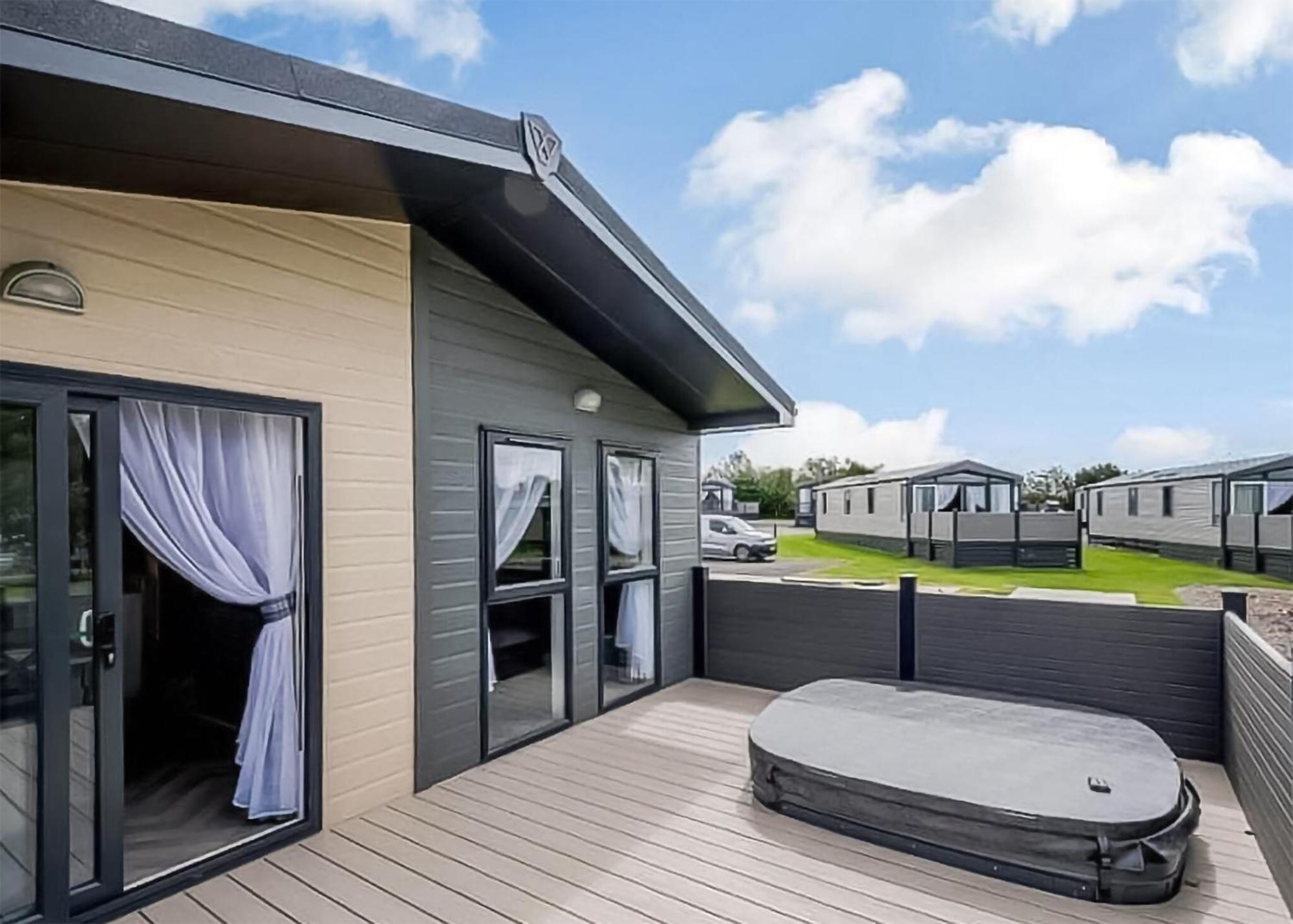 Green Meadows Country Park Hotel Harker Buitenkant foto