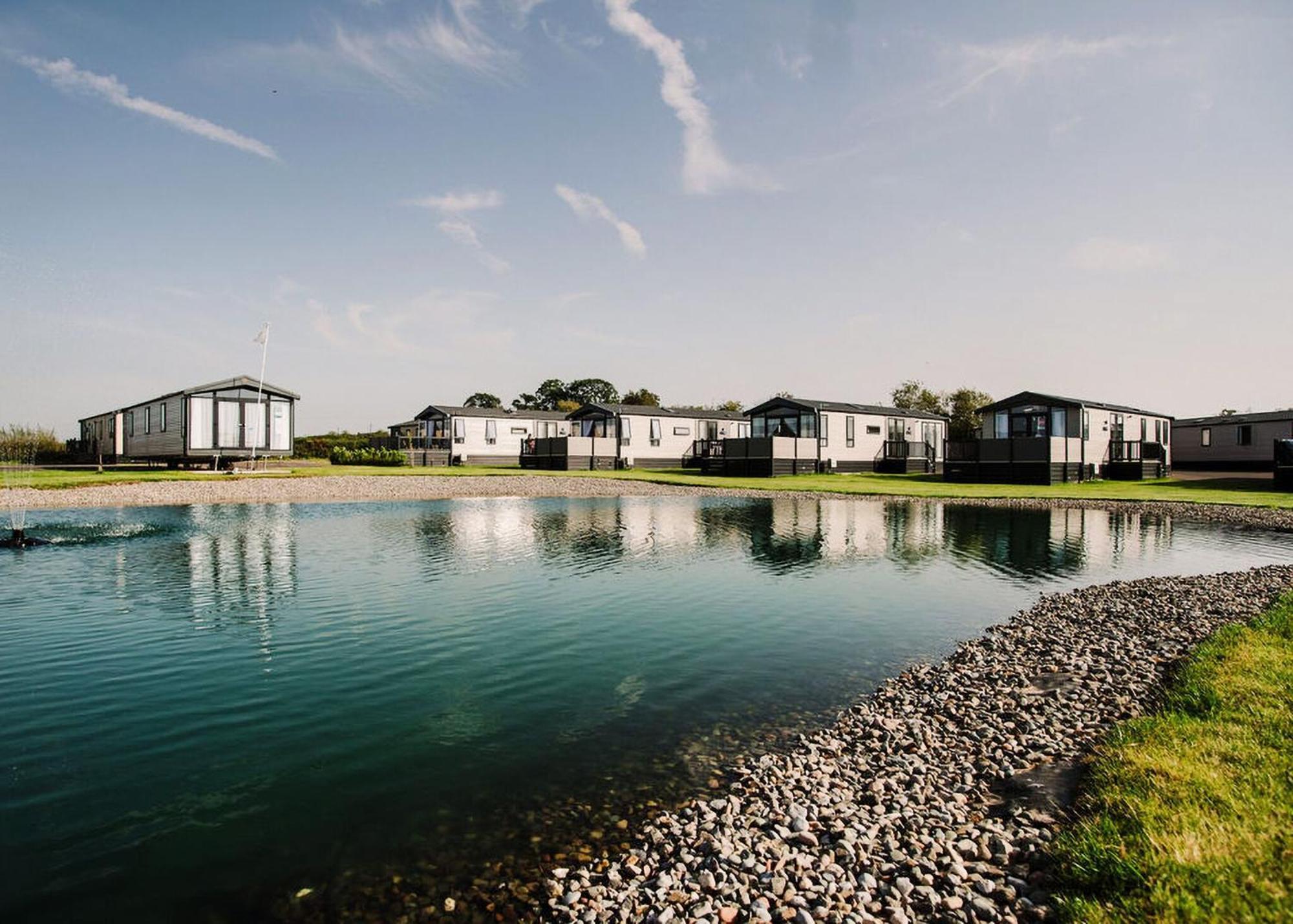 Green Meadows Country Park Hotel Harker Buitenkant foto