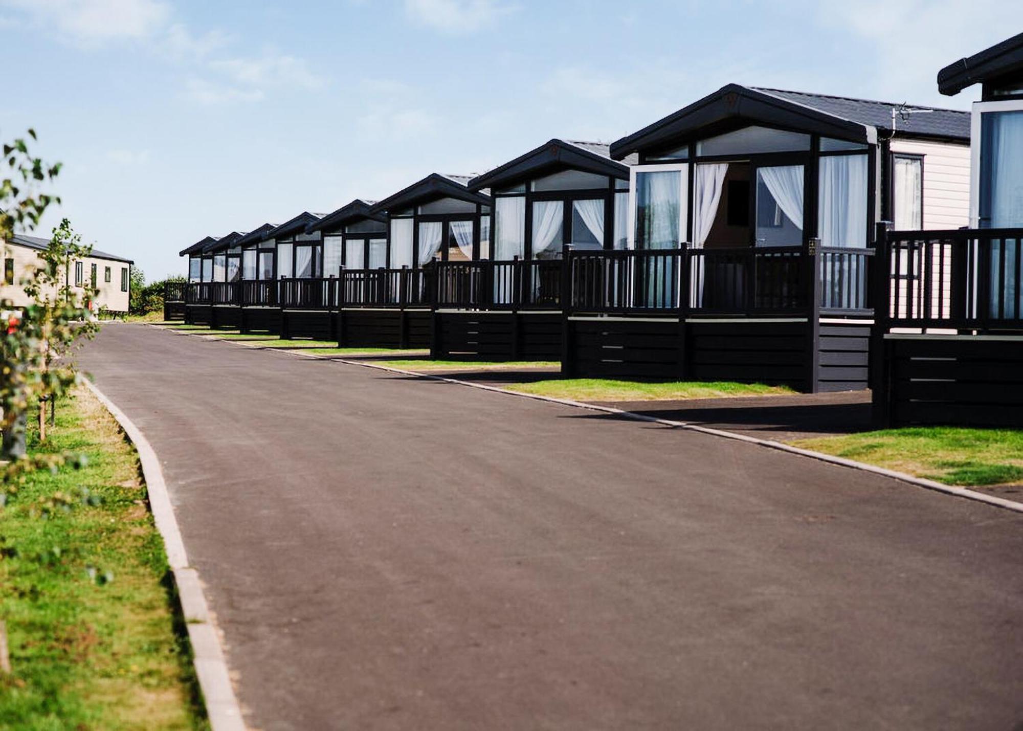 Green Meadows Country Park Hotel Harker Buitenkant foto