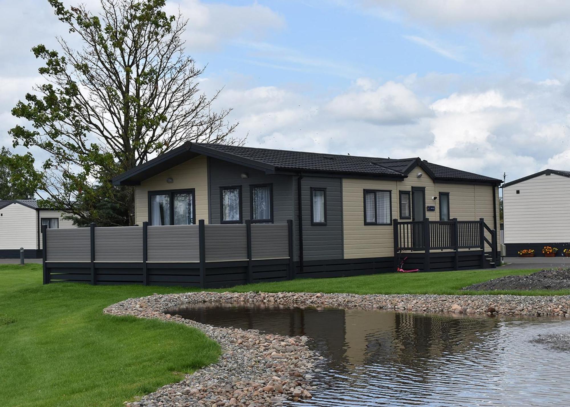 Green Meadows Country Park Hotel Harker Buitenkant foto