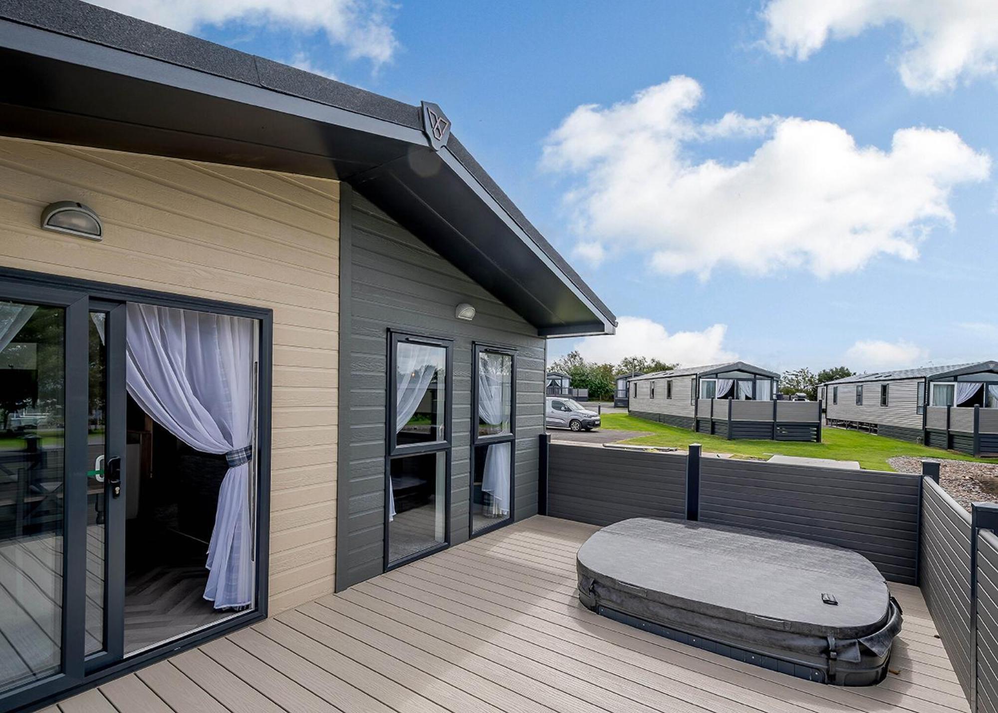 Green Meadows Country Park Hotel Harker Buitenkant foto