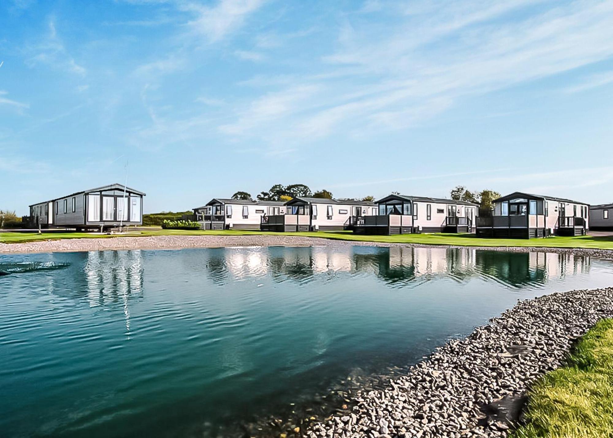 Green Meadows Country Park Hotel Harker Buitenkant foto